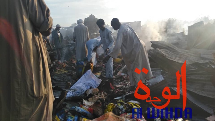 Tchad : scène de désolation au marché de Dembé ce matin après l'incendie Tchad : scène de désolation au marché de Dembé ce matin après l'incendie