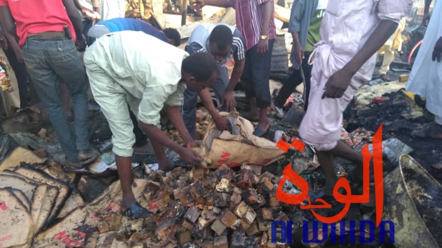 Tchad : scène de désolation au marché de Dembé ce matin après l'incendie Tchad : scène de désolation au marché de Dembé ce matin après l'incendie