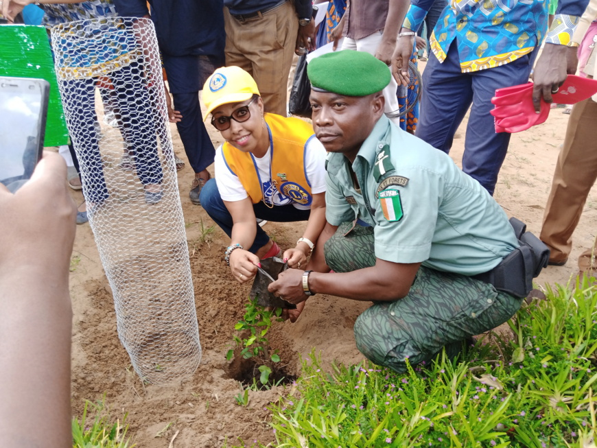 Côte d’Ivoire/Actions du Lions Club Arc-en-ciel au Collège Yves Lambelin de Bongo : Don de kits scolaires, planting d’arbres, repas de cœur,….