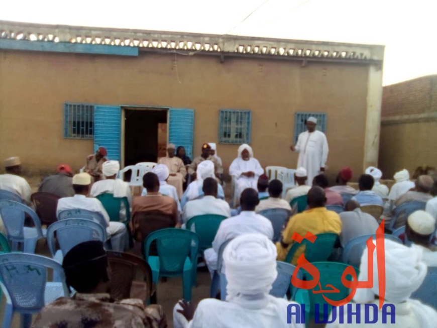 Tchad : au Ouaddaï, les civils convaincus peu à peu par le bienfondé du désarmement. © Alwihda Info Tchad : au Ouaddaï, les civils convaincus peu à peu par le bienfondé du désarmement. © Alwihda Info
