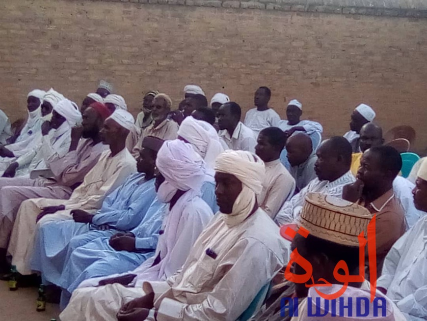 Tchad : au Ouaddaï, les civils convaincus peu à peu par le bienfondé du désarmement. © Alwihda Info Tchad : au Ouaddaï, les civils convaincus peu à peu par le bienfondé du désarmement. © Alwihda Info
