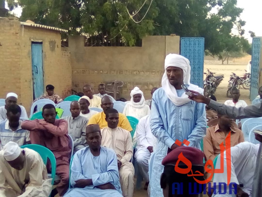 Tchad : au Ouaddaï, les civils convaincus peu à peu par le bienfondé du désarmement. © Alwihda Info Tchad : au Ouaddaï, les civils convaincus peu à peu par le bienfondé du désarmement. © Alwihda Info