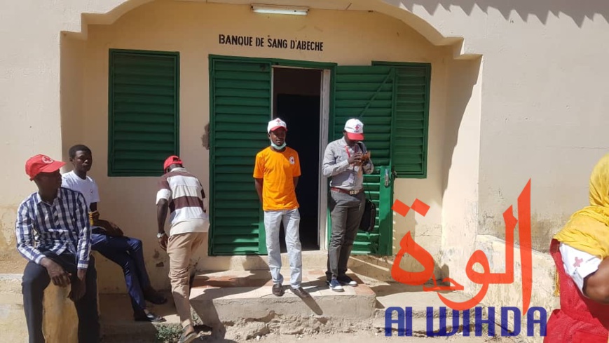 Tchad : la banque de sang d'Abéché renforce son stock grâce à des dons volontaires. © Alwihda Info Tchad : la banque de sang d'Abéché renforce son stock grâce à des dons volontaires. © Alwihda Info