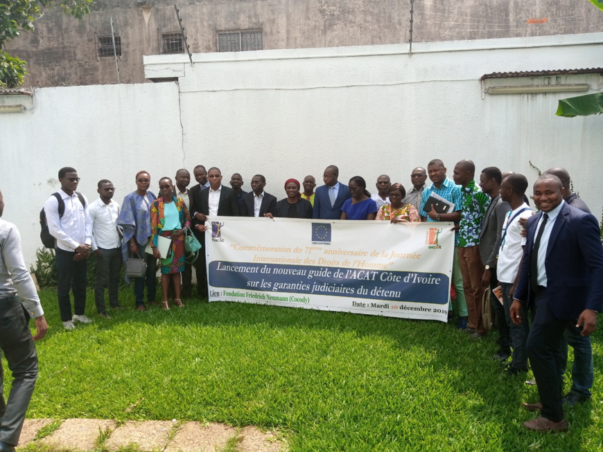 Côte d’Ivoire/Commémoration de la 71e Journée internationale des droits de l’homme : L’Acat-CI présente son nouveau guide sur les garanties judicaires du détenu Côte d’Ivoire/Commémoration de la 71e Journée internationale des droits de l’homme : L’Acat-CI présente son nouveau guide sur les garanties judicaires du détenu