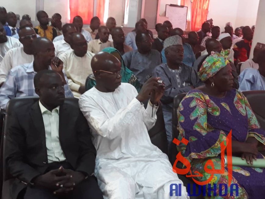 Tchad : la nouvelle équipe dirigeante de l'Université Adam Barka installée. © Alwihda Info Tchad : la nouvelle équipe dirigeante de l'Université Adam Barka installée. © Alwihda Info