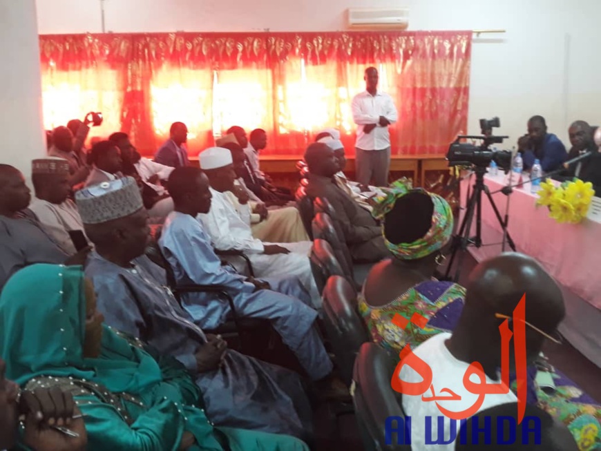 Tchad : la nouvelle équipe dirigeante de l'Université Adam Barka installée. © Alwihda Info Tchad : la nouvelle équipe dirigeante de l'Université Adam Barka installée. © Alwihda Info