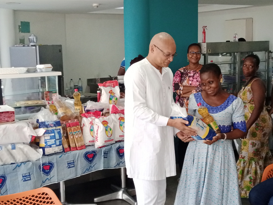 Côte d’Ivoire/Fêtes de fin d’année : Des kits alimentaires pour les mutualistes de la polyclinique de l’Indénié