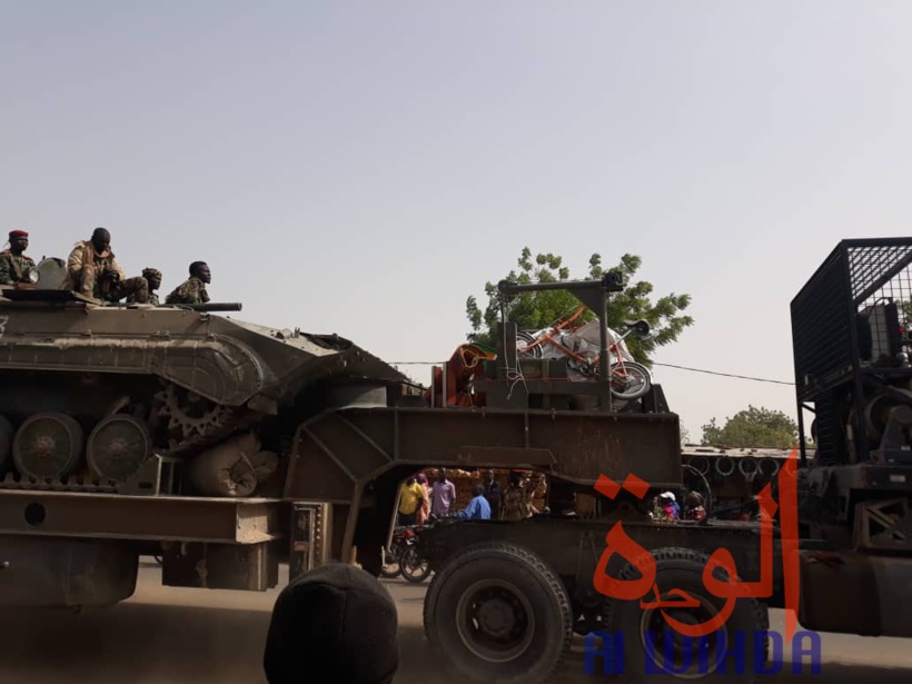 Tchad : une colonne de l'armée en provenance de Kousseri se dirige vers le Sud. © Alwihda Info Tchad : une colonne de l'armée en provenance de Kousseri se dirige vers le Sud. © Alwihda Info