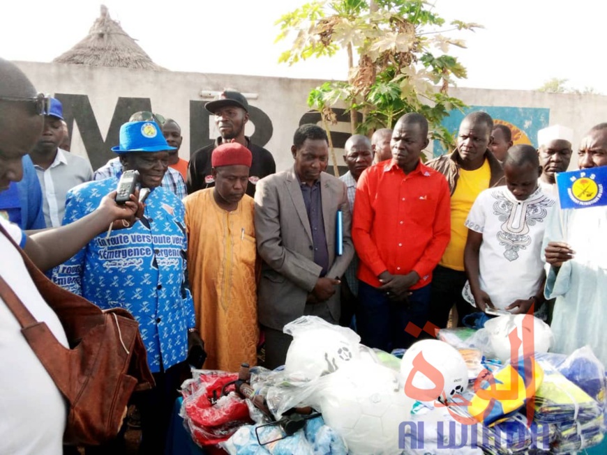 Tchad : au Mayo Kebbi Ouest, le conseil provincial du MPS se renforce en matériel. © Foka Mapagne/Alwihda Info
