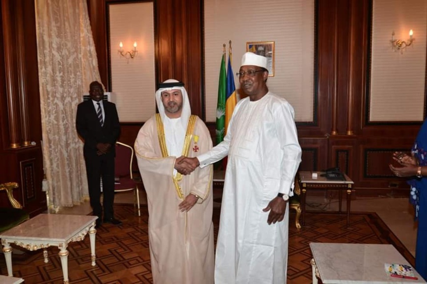 Tchad : le chef de l'Etat décore deux diplomates. © PR Tchad : le chef de l'Etat décore deux diplomates. © PR