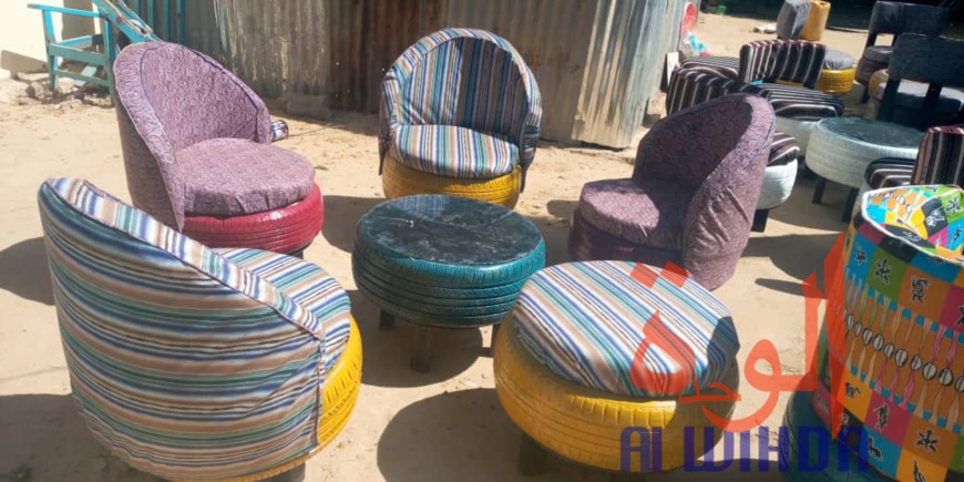 Tchad : recyclage et décoration, l'alliage parfait chez Noudji Décor & Arts. © Djibrine Haïdar/Alwihda Info Tchad : recyclage et décoration, l'alliage parfait chez Noudji Décor & Arts. © Djibrine Haïdar/Alwihda Info