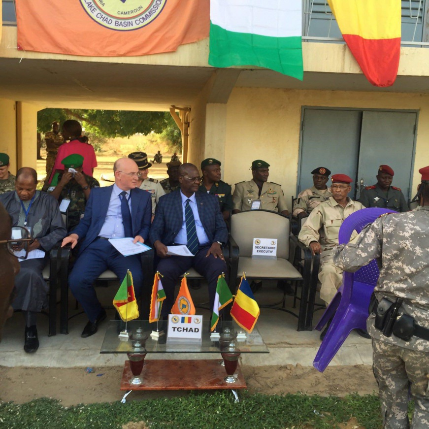 Le général Benaindo Tatola (au centre) lors d'une cérémonie. © DR/UA Le général Benaindo Tatola (au centre) lors d'une cérémonie. © DR/UA