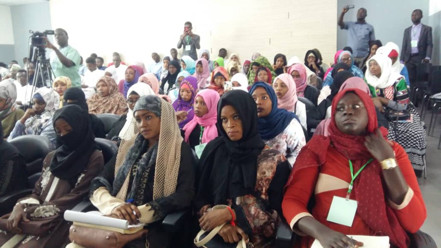 Tchad : 150 jeunes sensibilisés sur l'utilisation rationnelle des réseaux sociaux. © Mahamat Abdramane/Alwihda Info Tchad : 150 jeunes sensibilisés sur l'utilisation rationnelle des réseaux sociaux. © Mahamat Abdramane/Alwihda Info
