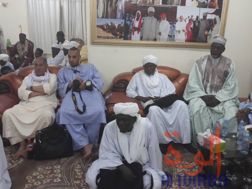 Tchad : tournée provinciale du khalife général de la confrérie Tidjania. © Alwihda Info Tchad : tournée provinciale du khalife général de la confrérie Tidjania. © Alwihda Info