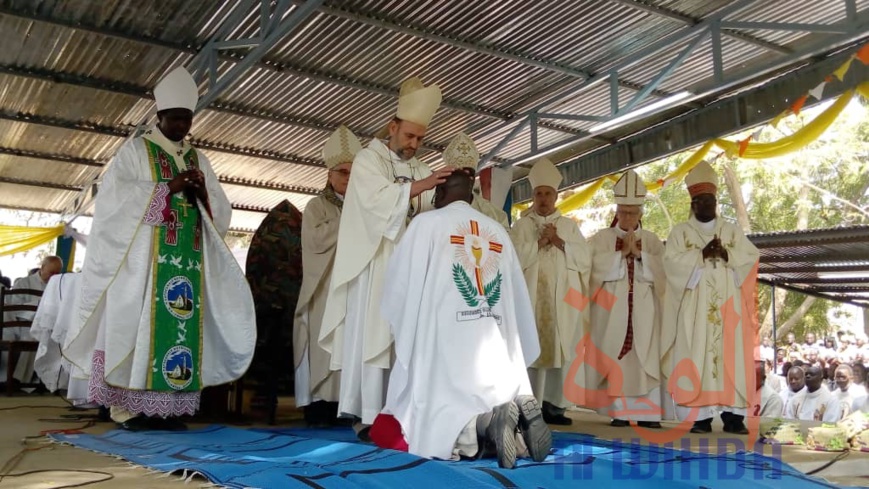 Tchad : le nouvel Évêque du diocèse de Laï consacré. © Éric Guedi/Alwihda Info Tchad : le nouvel Évêque du diocèse de Laï consacré. © Éric Guedi/Alwihda Info