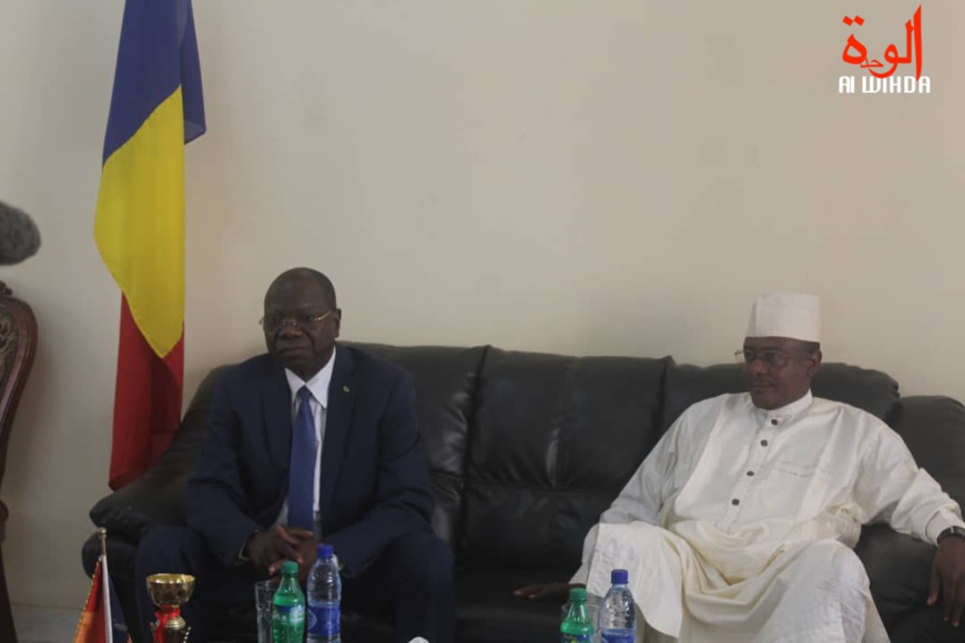 Le ministre d'Etat Kalzeube Payimi Deubet et le gouverneur de la province du Mayo Kebbi Ouest, Adoum Forteye Amadou, le 16 février 2020 à Pala. © Malick Mahamat/Alwihda Info