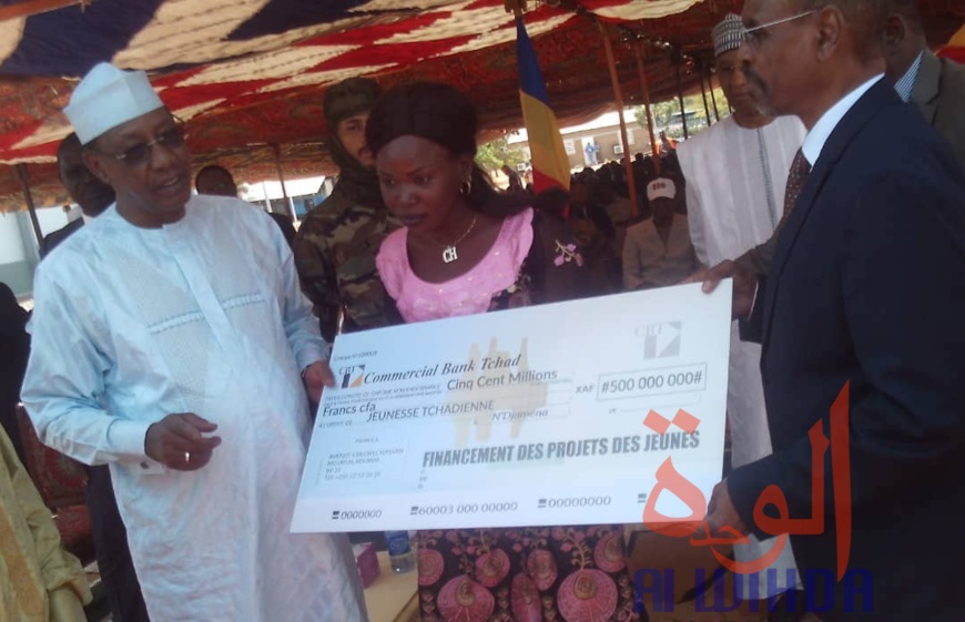 Tchad : à Moundou, un chèque d'un demi milliard FCFA pour la jeunesse. © Alwihda Info