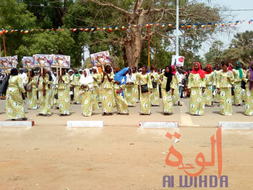 Tchad : "levez la tête, battez vous avec des idées et idéologies". © Golmen Ali/Alwihda Info Tchad : "levez la tête, battez vous avec des idées et idéologies". © Golmen Ali/Alwihda Info
