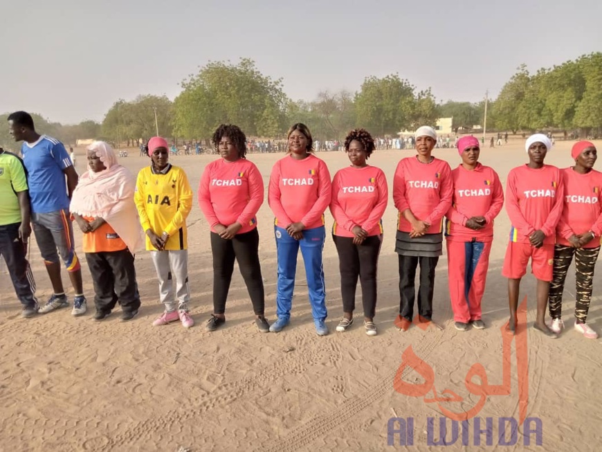 Tchad : à Ati, hommes et femmes s'affrontent dans un match de foot. © Hassan Djidda Hassan Tchad : à Ati, hommes et femmes s'affrontent dans un match de foot. © Hassan Djidda Hassan
