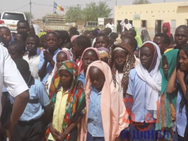 Tchad : à l'Est, 1330 kg de kits et manuels scolaires remis par la France. © Alwihda Info Tchad : à l'Est, 1330 kg de kits et manuels scolaires remis par la France. © Alwihda Info