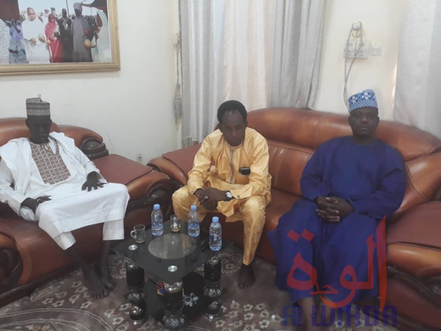 Tchad : l'ambassadeur du Nigeria en visite au Ouaddaï. © Alwihda Info Tchad : l'ambassadeur du Nigeria en visite au Ouaddaï. © Alwihda Info