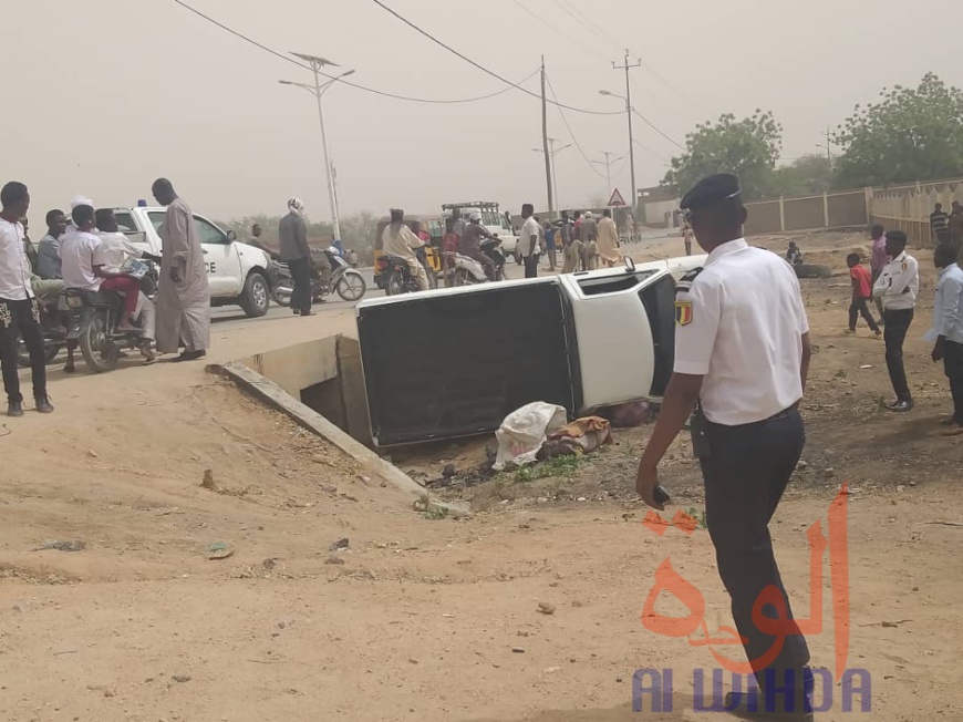 Tchad : un véhicule se renverse en pleine circulation à Abéché. © Hamid Mahamat Issa/Alwihda Info