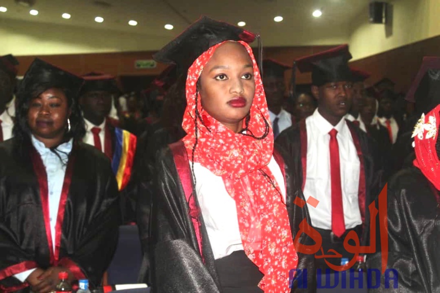 Tchad : parchemin de fin d'études pour la promotion universitaire Nadji Madou Tchad : parchemin de fin d'études pour la promotion universitaire Nadji Madou