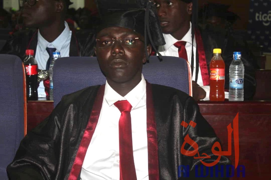 Tchad : parchemin de fin d'études pour la promotion universitaire Nadji Madou Tchad : parchemin de fin d'études pour la promotion universitaire Nadji Madou