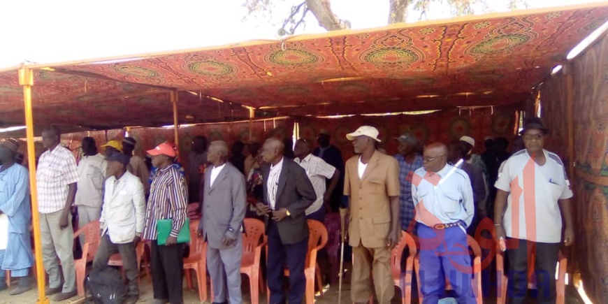 Tchad : "ouf de soulagement" pour les retraités, rentiers et veuves du Mayo Kebbi Ouest. © Foka Mapagne/Alwihda Info Tchad : "ouf de soulagement" pour les retraités, rentiers et veuves du Mayo Kebbi Ouest. © Foka Mapagne/Alwihda Info