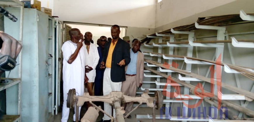Tchad : le gouverneur de Laï en tournée dans les établissements. © Éric Guedi/Alwihda Info Tchad : le gouverneur de Laï en tournée dans les établissements. © Éric Guedi/Alwihda Info