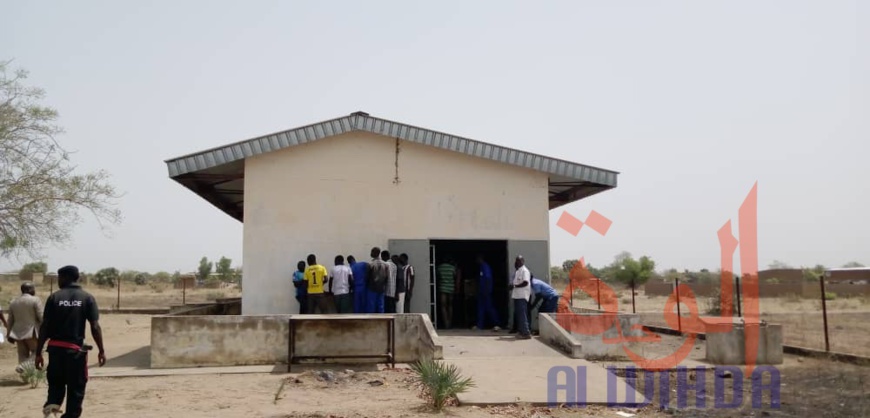 Tchad : le gouverneur de Laï en tournée dans les établissements. © Éric Guedi/Alwihda Info