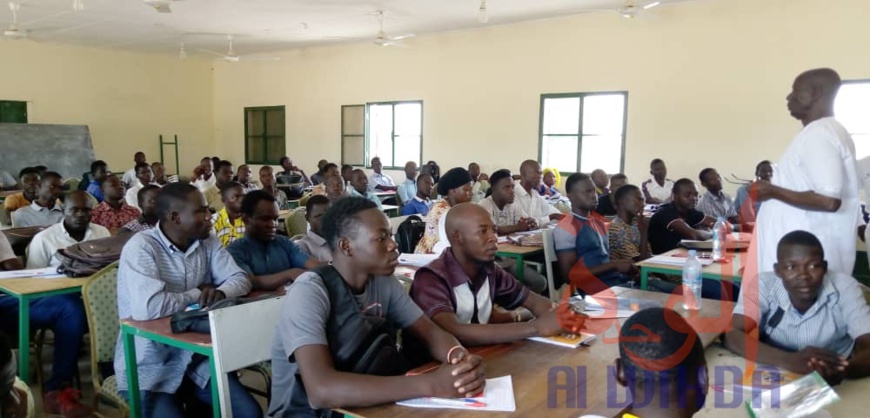 Tchad : le gouverneur de Laï en tournée dans les établissements. © Éric Guedi/Alwihda Info