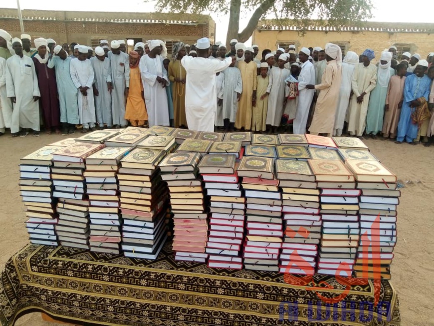 Tchad : des milliers de livres du Coran offerts à l'Est Tchad : des milliers de livres du Coran offerts à l'Est