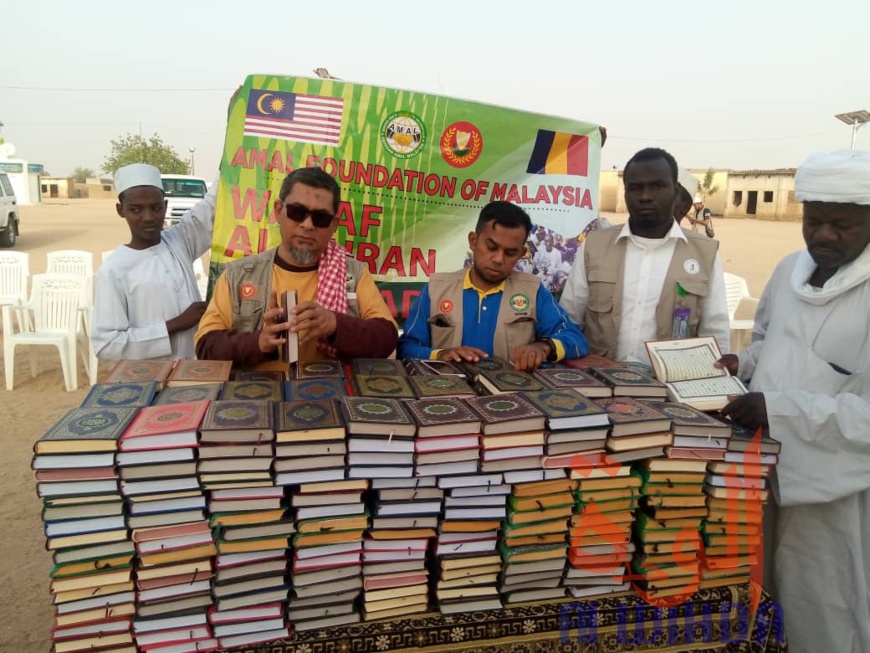 Tchad : des milliers de livres du Coran offerts à l'Est Tchad : des milliers de livres du Coran offerts à l'Est