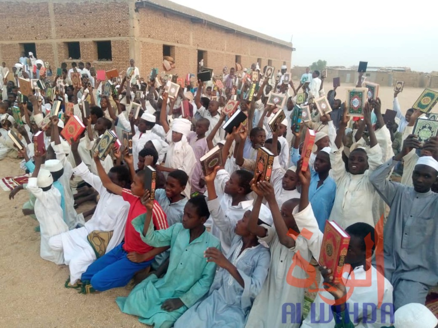 Tchad : des milliers de livres du Coran offerts à l'Est Tchad : des milliers de livres du Coran offerts à l'Est