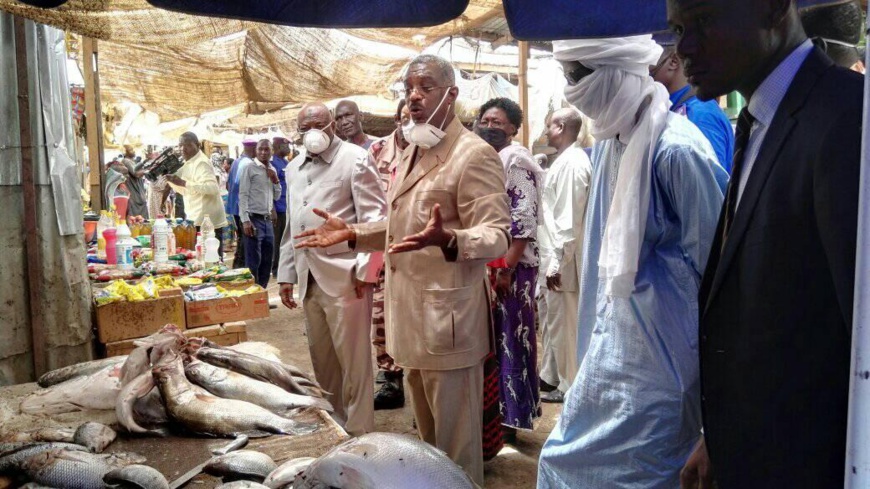 Tchad - Covid-19 : à N'Djamena, des contrôles pour vérifier la fermeture des boutiques. © DR/M.Ndj Tchad - Covid-19 : à N'Djamena, des contrôles pour vérifier la fermeture des boutiques. © DR/M.Ndj
