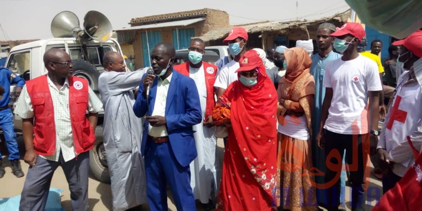 Tchad - Covid-19 : La Croix-rouge s'implique dans la sensibilisation. © Abba Issa/Alwihda Info Tchad - Covid-19 : La Croix-rouge s'implique dans la sensibilisation. © Abba Issa/Alwihda Info