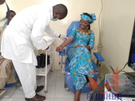 Des tchadiens donnent leur sang pour les militaires blessés au Lac. © Djibrine Haïdar/Alwihda Info Des tchadiens donnent leur sang pour les militaires blessés au Lac. © Djibrine Haïdar/Alwihda Info