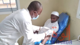 Des tchadiens donnent leur sang pour les militaires blessés au Lac. © Djibrine Haïdar/Alwihda Info Des tchadiens donnent leur sang pour les militaires blessés au Lac. © Djibrine Haïdar/Alwihda Info