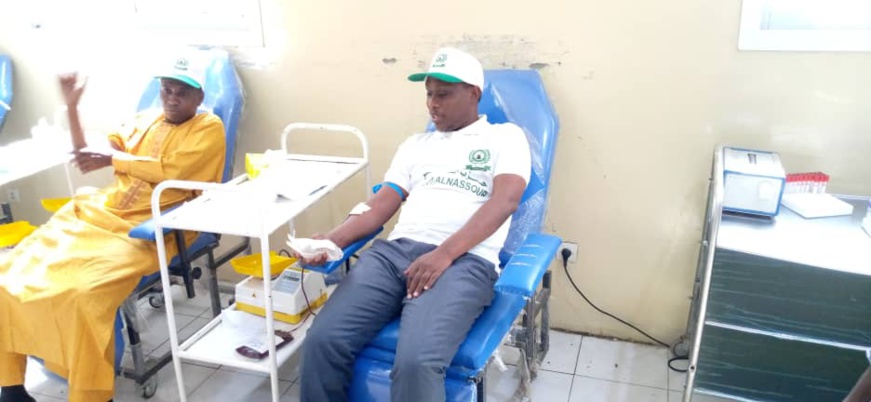 Tchad : Le parti Al Nassour participe à l'effort de guerre avec des dons de sang. © Kelvin Mendig-lembaye/Alwihda Info Tchad : Le parti Al Nassour participe à l'effort de guerre avec des dons de sang. © Kelvin Mendig-lembaye/Alwihda Info