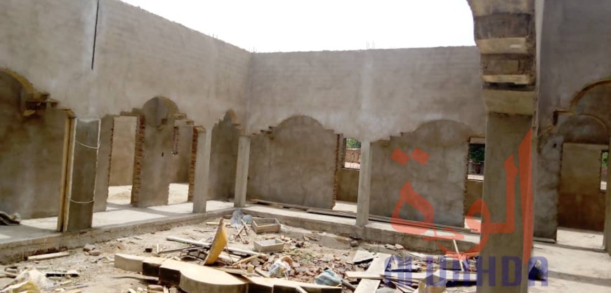 Tchad : à Laï, la population construit un siège pour la mairie. © Éric Guedi/Alwihda Info