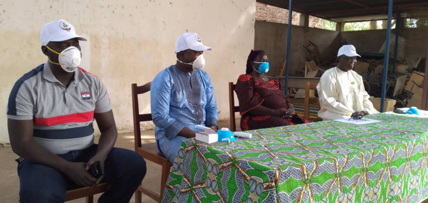 Tchad - Covid-19 : à N'Djamena, des produits d'hygiène offerts à des ménages. © Djibrine Haïdar/Alwihda Info