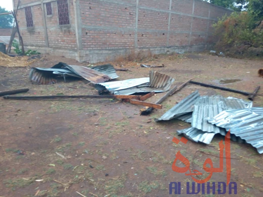 Tchad : des dégâts après une forte pluie et des vents violents à Moundou. © Golmen Ali/Alwihda Info Tchad : des dégâts après une forte pluie et des vents violents à Moundou. © Golmen Ali/Alwihda Info