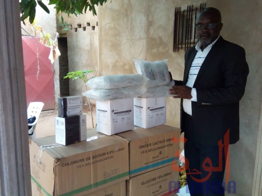 Tchad : un grand soutien en médicaments d'un député à un centre de santé. © Golmen Ali/Alwihda Info Tchad : un grand soutien en médicaments d'un député à un centre de santé. © Golmen Ali/Alwihda Info