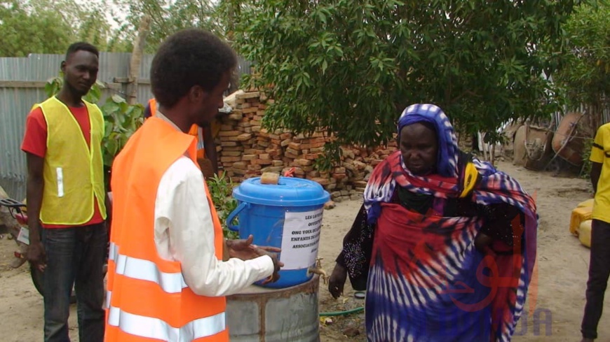 Tchad  Covid-19 : le milieu associatif vient en aide à la population. © Mbainaissem Gédéon Mbeibadoum/Alwihda Info
