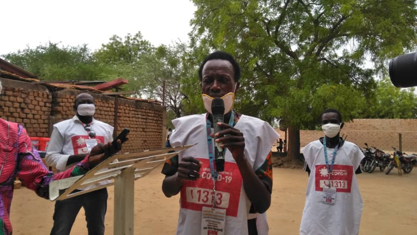 Tchad : à Koudoul, la compagnie Hadre Dounia à l'action contre la Covid-19. © Malick Mahamat/Alwihda Info Tchad : à Koudoul, la compagnie Hadre Dounia à l'action contre la Covid-19. © Malick Mahamat/Alwihda Info