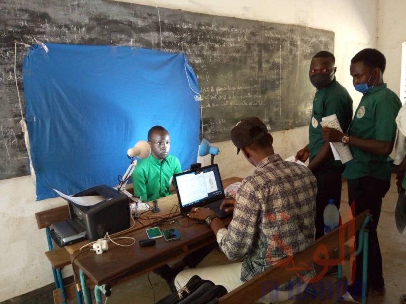 Tchad - Baccalauréat : à Moundou, enrôlement de plus de 4000 candidats. © Golmem Ali/Alwihda Info Tchad - Baccalauréat : à Moundou, enrôlement de plus de 4000 candidats. © Golmem Ali/Alwihda Info