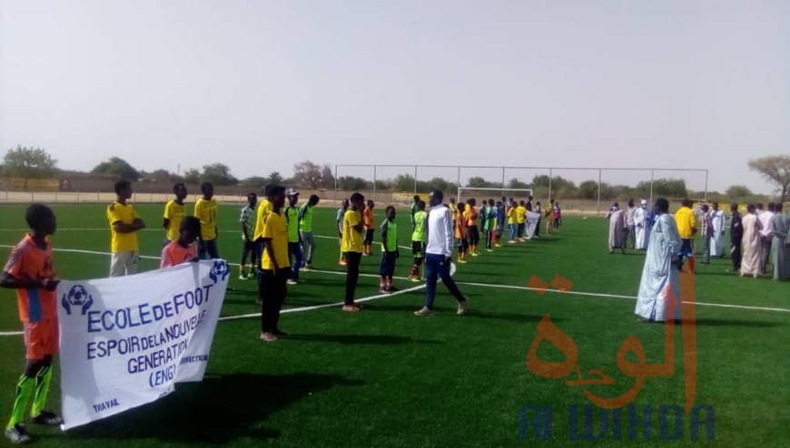 Tchad : des ballons et cache-nez offerts à 15 écoles de foot d'Abéché. © Abba Issa/Alwihda Info