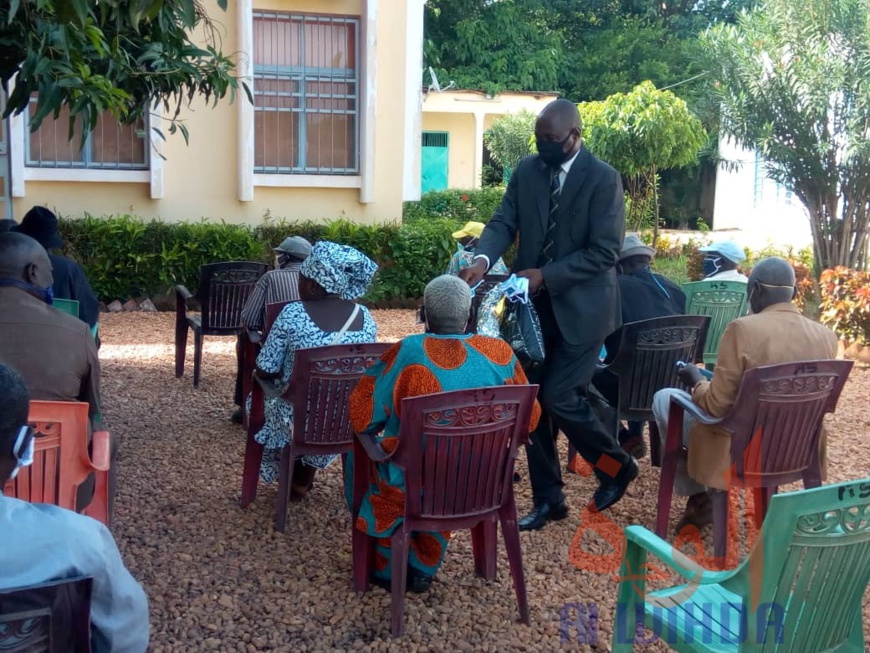 Tchad : à Moundou, la CNPS entame le paiement du deuxième trimestre. © Golmem Ali/Alwihda Info Tchad : à Moundou, la CNPS entame le paiement du deuxième trimestre. © Golmem Ali/Alwihda Info