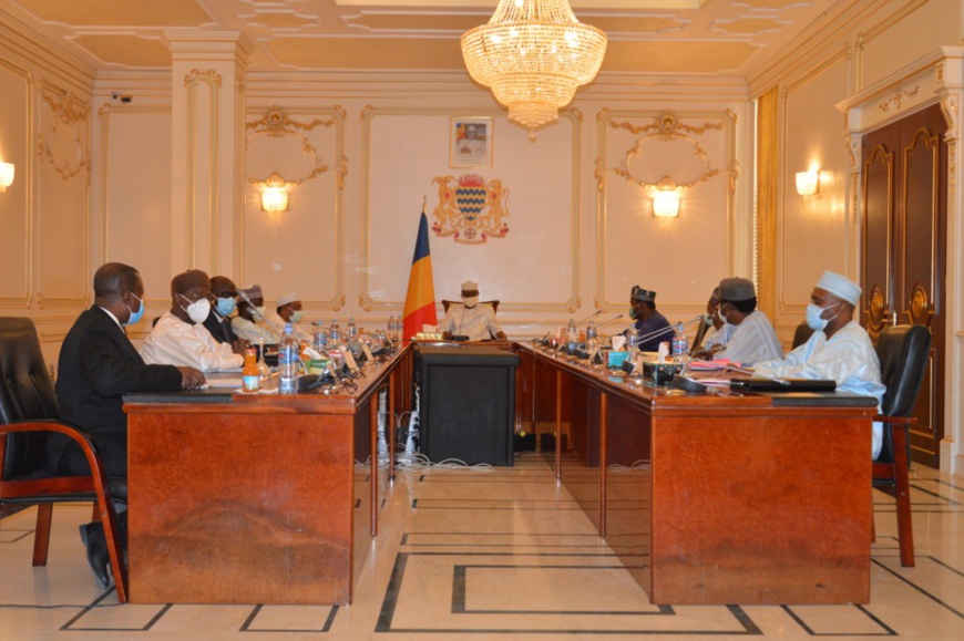 Tchad : le comité de gestion de crise sanitaire réuni à la Présidence Tchad : le comité de gestion de crise sanitaire réuni à la Présidence